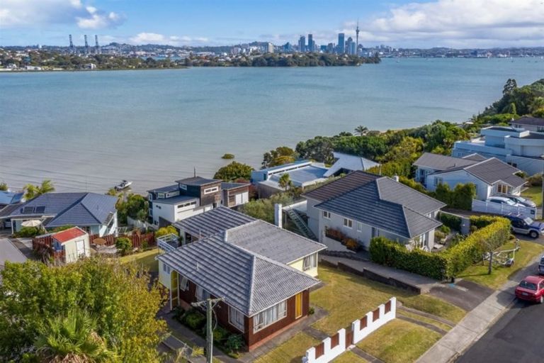 Photo of property in 107 Norwood Road, Bayswater, Auckland, 0622