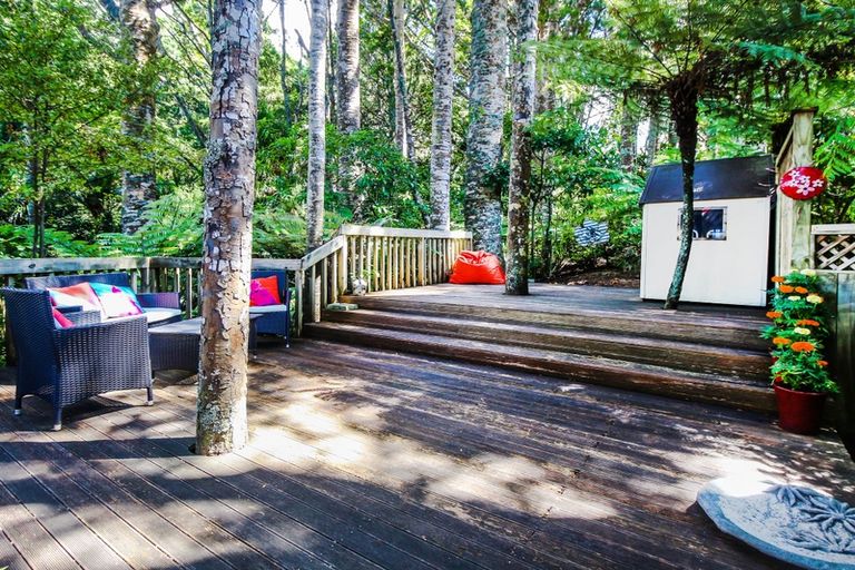 Photo of property in 89a Woodlands Park Road, Titirangi, Auckland, 0604