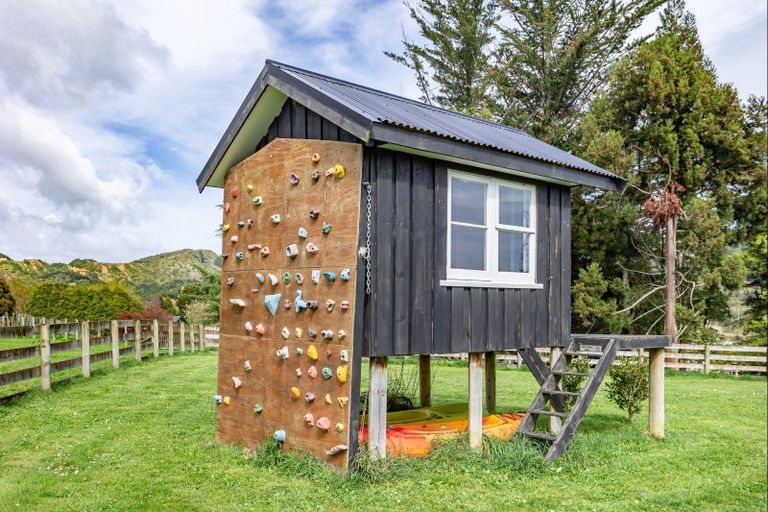 Photo of property in 233 North Manakau Road, Manakau, Levin, 5573