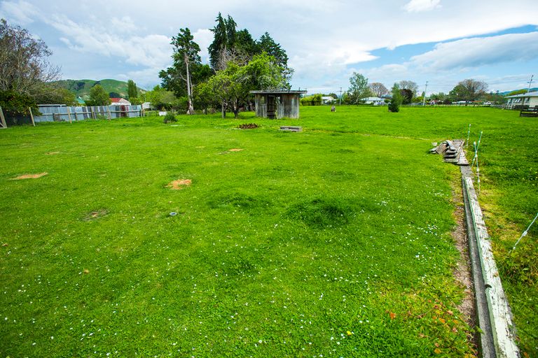 Photo of property in 15 Ioapa Road, Te Karaka, 4022