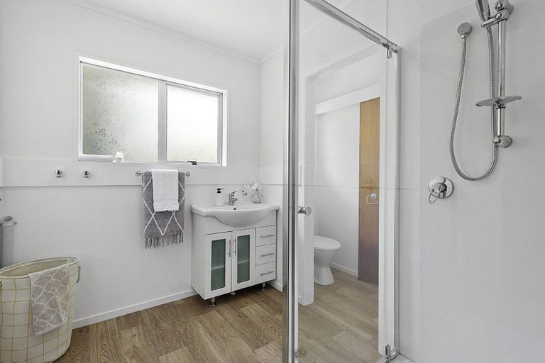 Photo of property in 77 Lake Crescent, Hamilton Lake, Hamilton, 3204