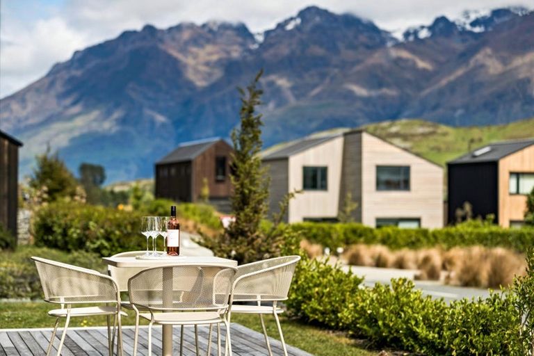 Photo of property in 35 Rannoch Drive, Jacks Point, Queenstown, 9371