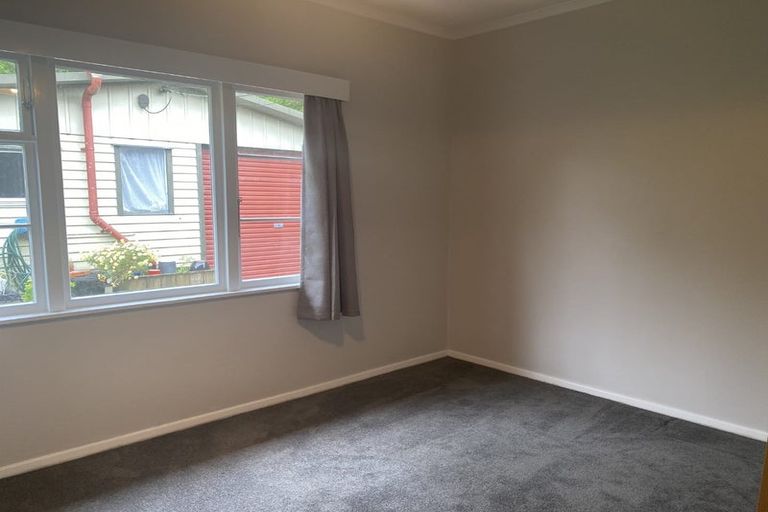 Photo of property in 5 Chesterton Street, Johnsonville, Wellington, 6037