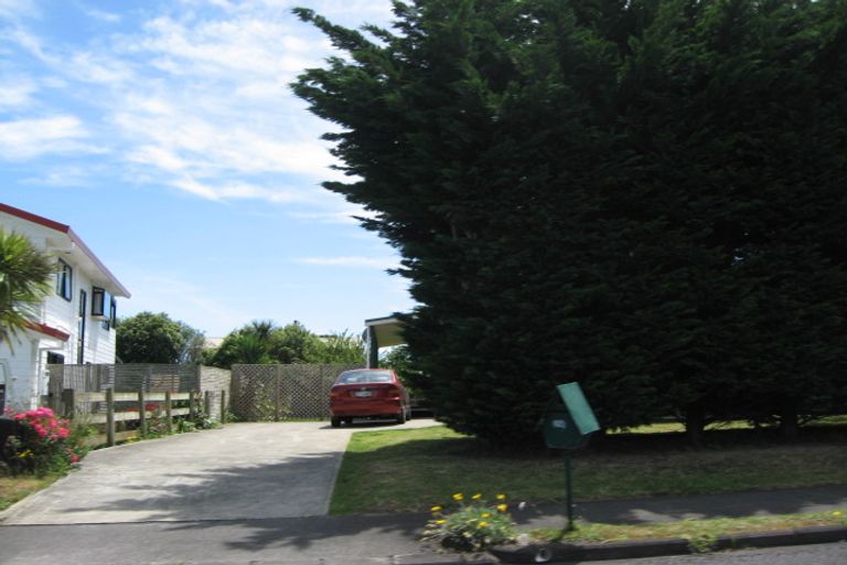 Photo of property in 25 Clarks Beach Road, Clarks Beach, 2122