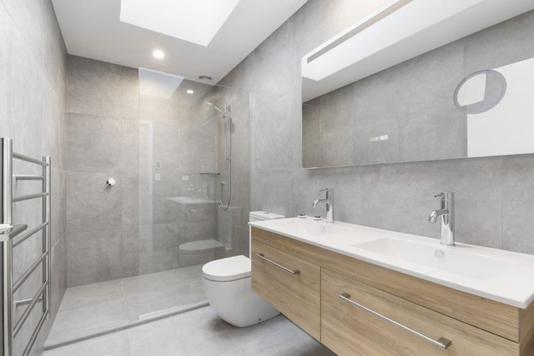 Photo of property in 24 Headsail Drive, Long Bay, Auckland, 0630