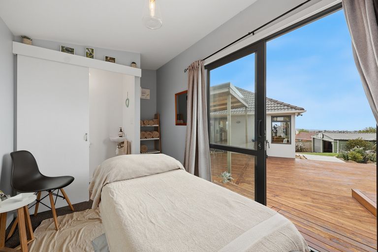 Photo of property in 8 Ellersley Street, Halfway Bush, Dunedin, 9010