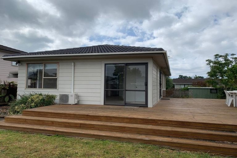 Photo of property in 7 Darren Crescent, Half Moon Bay, Auckland, 2012
