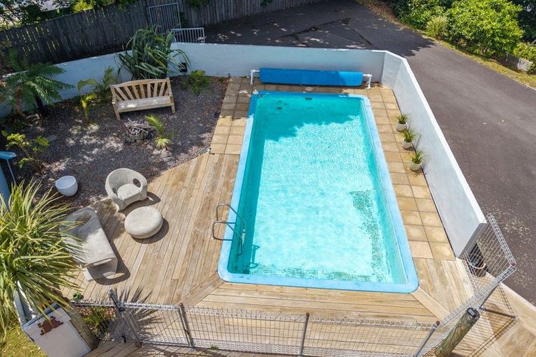 Photo of property in 48 Tiromoana Road, Raumati South, Paraparaumu, 5032