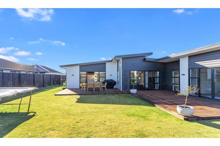 Photo of property in 11 Westpark Boulevard, Rangiora, 7400