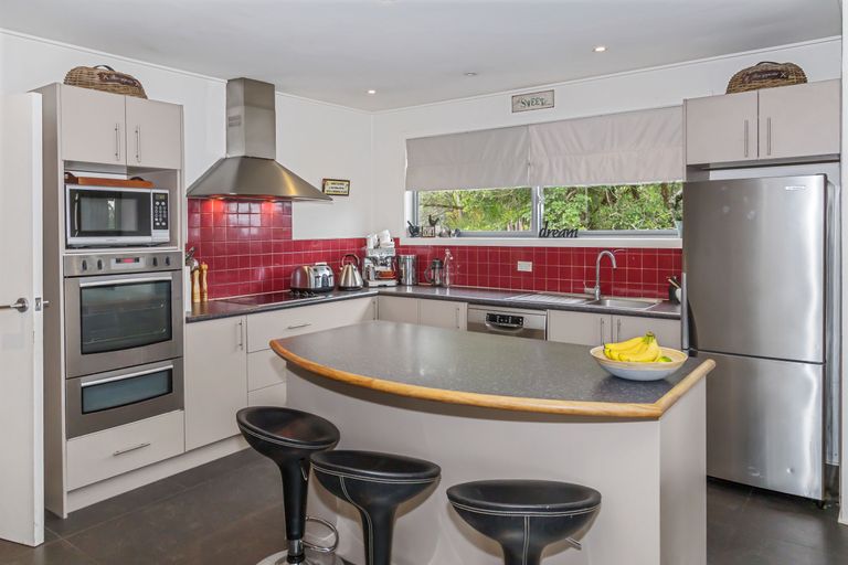 Photo of property in 1 Pluto Place, Beach Haven, Auckland, 0626
