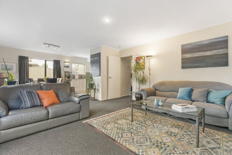 Photo of property in 1/121 Godley Road, Green Bay, Auckland, 0604