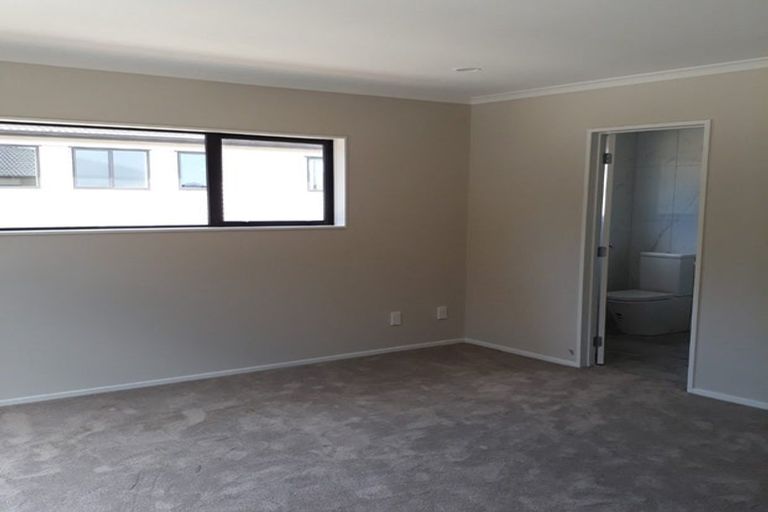 Photo of property in 13 Casheltown Way, Flat Bush, Auckland, 2019