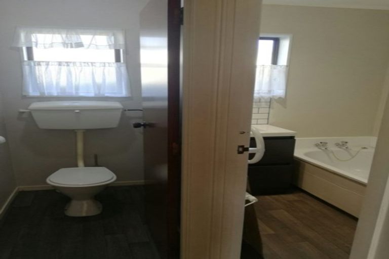 Photo of property in 2/143 Gills Road, Half Moon Bay, Auckland, 2014