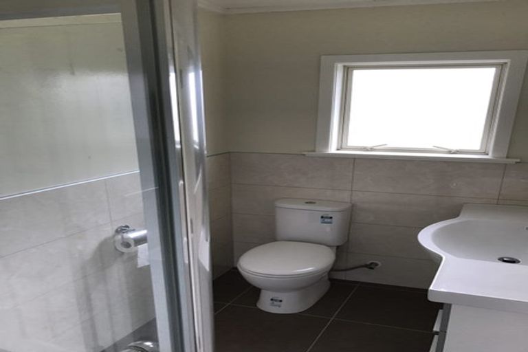 Photo of property in 7 Lyndhurst Road, Te Atatu South, Auckland, 0610