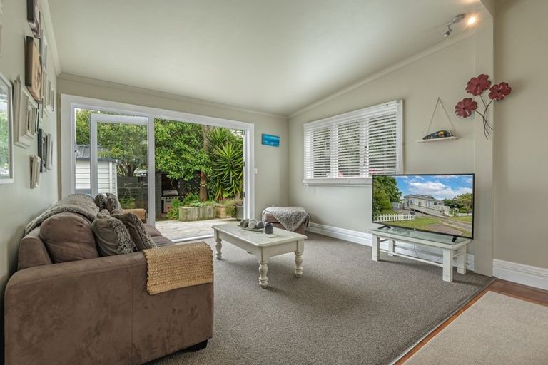 Photo of property in 2 Johnston Street, Foxton, 4814