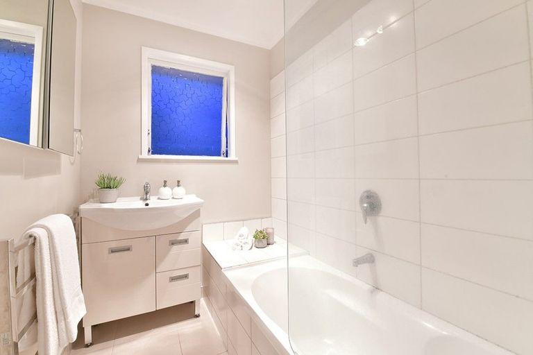 Photo of property in 9 Neptune Avenue, Beach Haven, Auckland, 0626