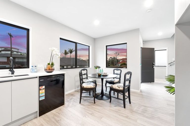 Photo of property in 13b Windermere Crescent, Blockhouse Bay, Auckland, 0600