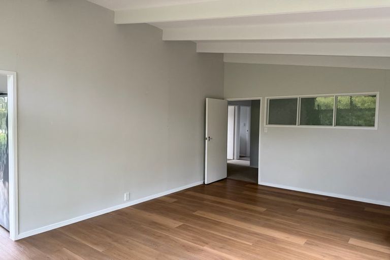 Photo of property in 14 Raymond Terrace, Northcote, Auckland, 0627