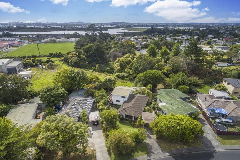Photo of property in 20 Finlow Drive, Te Atatu South, Auckland, 0610