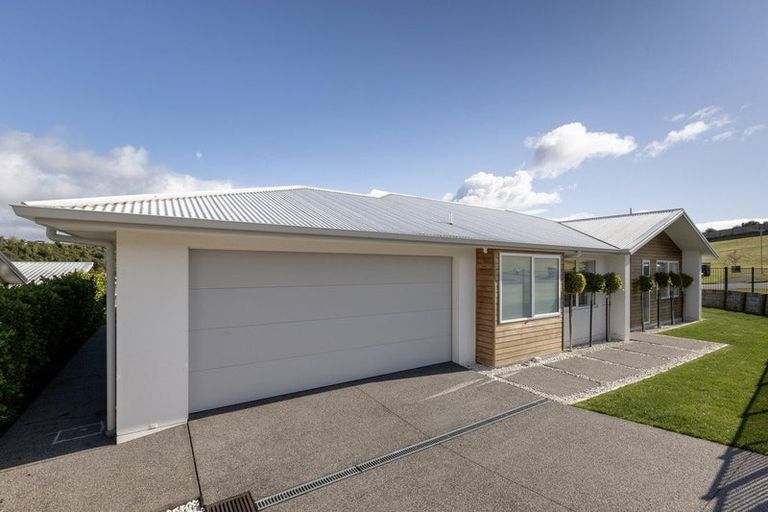 Photo of property in 74 Whakaturou Crescent, Pyes Pa, Tauranga, 3112