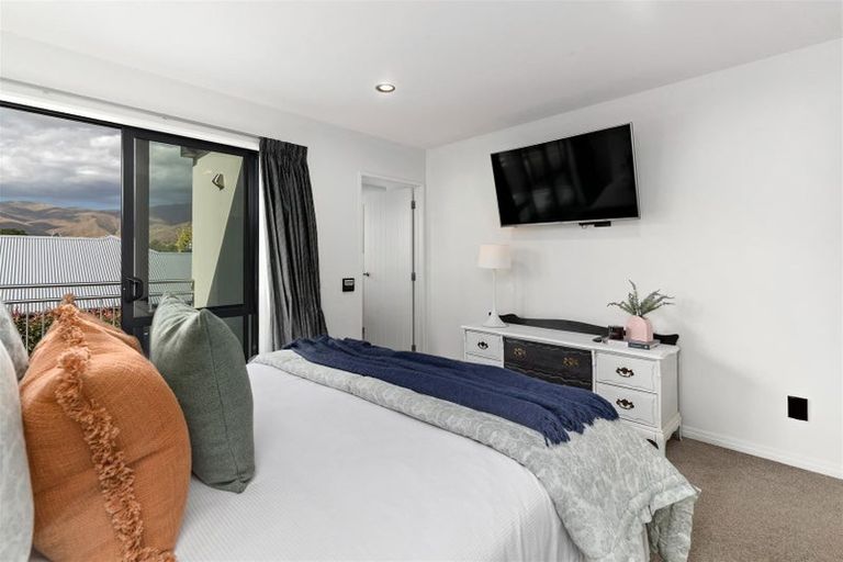 Photo of property in 1 Coburn Place, Lake Hayes, Queenstown, 9304