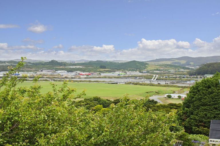 Photo of property in 18 Memorial Drive, Parahaki, Whangarei, 0112