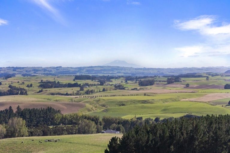 Photo of property in 80 View Road, Halcombe, 4779