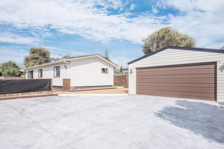 Photo of property in 92 Queens Road, Waikanae Beach, Waikanae, 5036