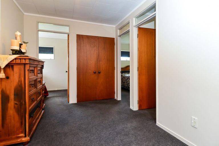 Photo of property in 15 Kentucky Crescent, Nawton, Hamilton, 3200