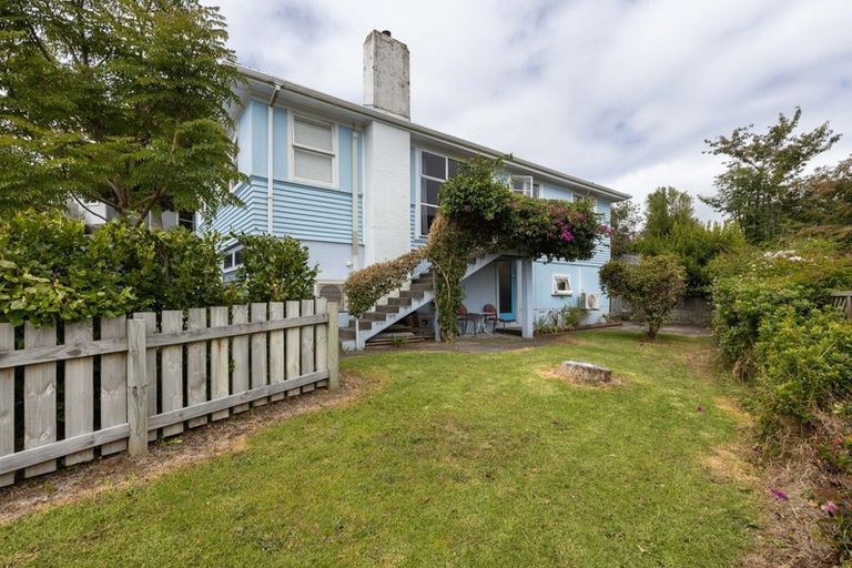 Photo of property in 6 Sardinha Place, Marfell, New Plymouth, 4310