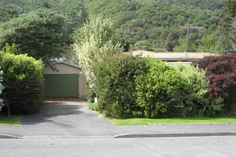 Photo of property in 43 Hampden Street, Picton, 7220