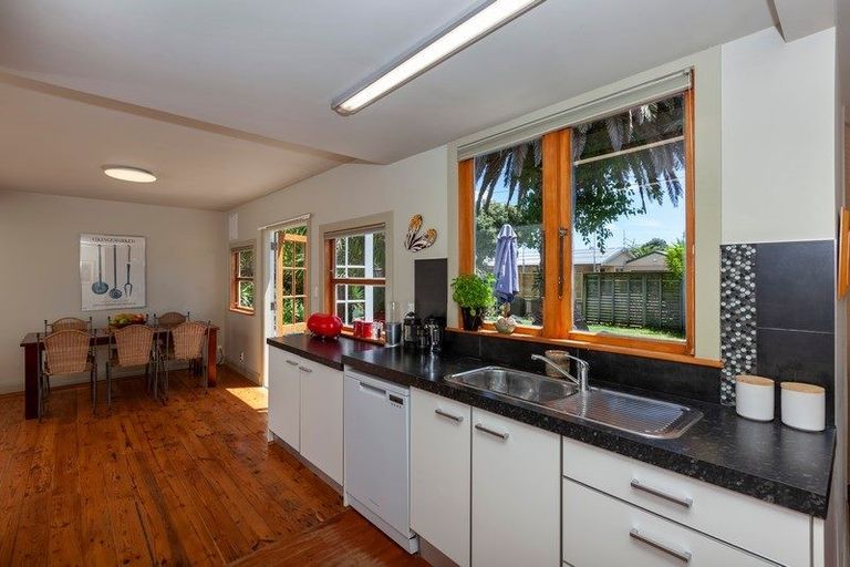 Photo of property in 44 Ngapaki Street, Waikanae Beach, Waikanae, 5036