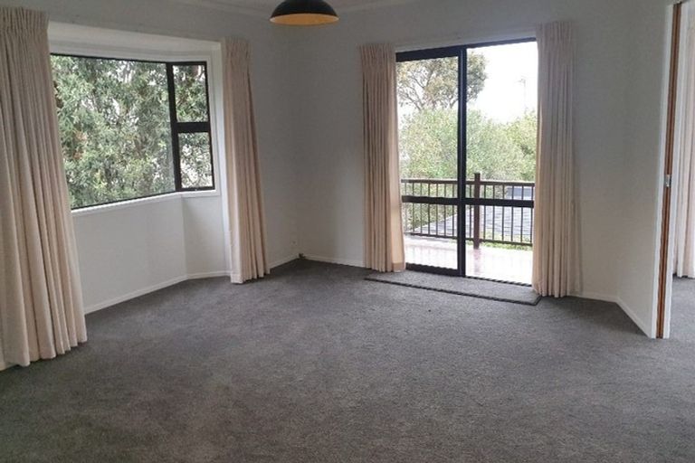 Photo of property in 2/30 Manly Esplanade, Browns Bay, Auckland, 0630