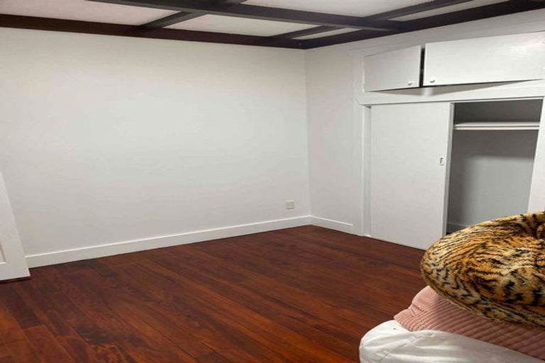 Photo of property in 1072 Great North Road, Point Chevalier, Auckland, 1022
