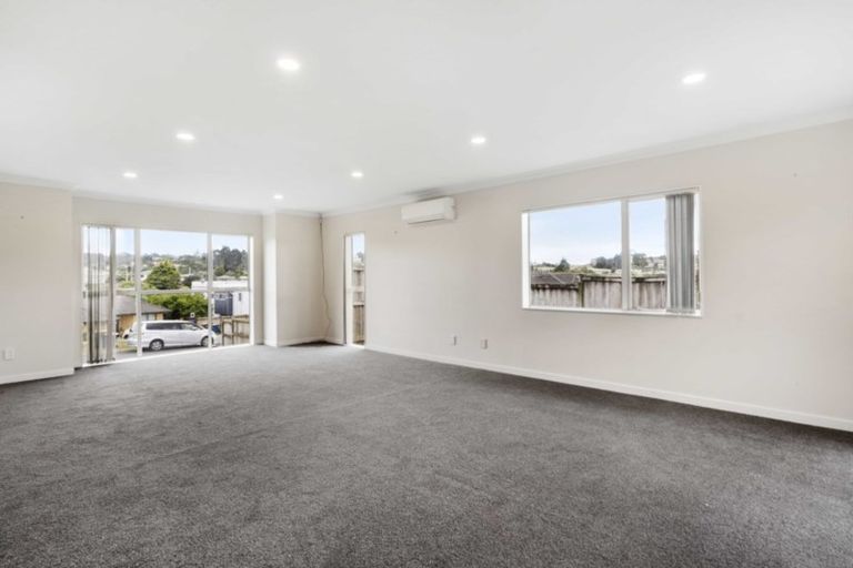 Photo of property in 4 Guinness Place, Massey, Auckland, 0614