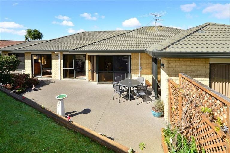 Photo of property in 31 Kath Hopper Drive, Orewa, 0931