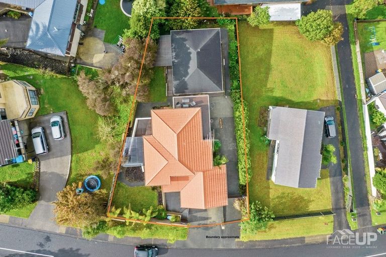 Photo of property in 4 Worthington Place, West Harbour, Auckland, 0618