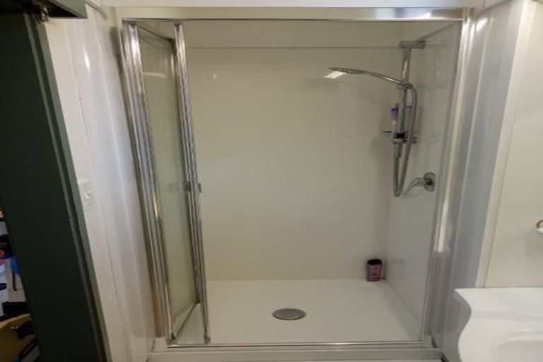 Photo of property in 22 Lastel Place, Shelly Park, Auckland, 2014