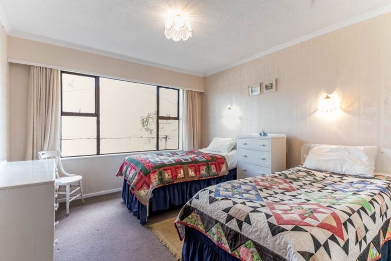 Photo of property in 1 Gow Street, Winton, 9720