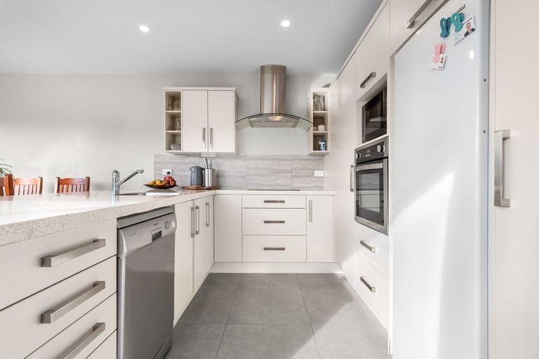 Photo of property in 17 Scoria Close, Pyes Pa, Tauranga, 3112