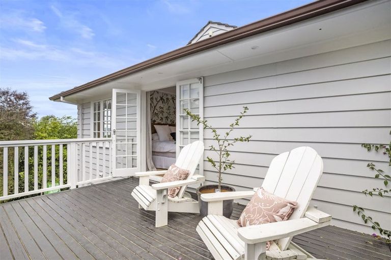 Photo of property in 5 Page Point, Mellons Bay, Auckland, 2014