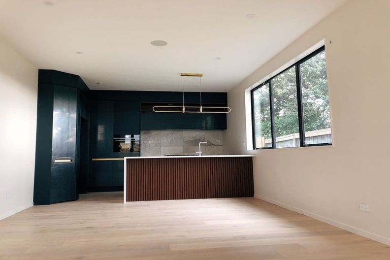 Photo of property in 33a Roberts Avenue, Bayswater, Auckland, 0622