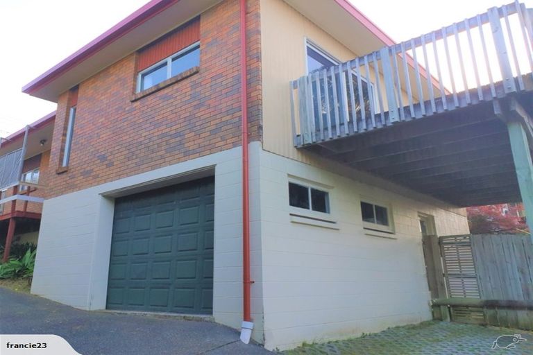 Photo of property in 1/62 Target Road, Totara Vale, Auckland, 0629