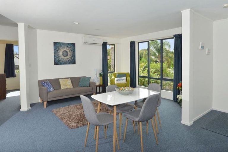 Photo of property in 33 Shearwater Street, One Tree Point, 0118