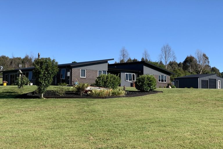 Photo of property in 24 Oakdale Drive, Kinloch, Taupo, 3377