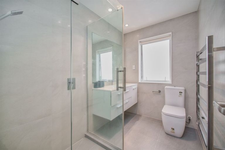 Photo of property in 11 San Casello Rise, Henderson, Auckland, 0612