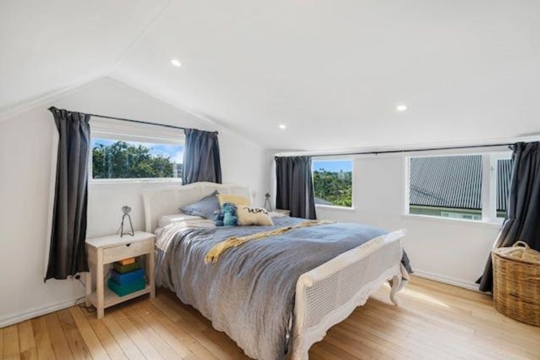 Photo of property in 28 Rangatira Road, Birkenhead, Auckland, 0626