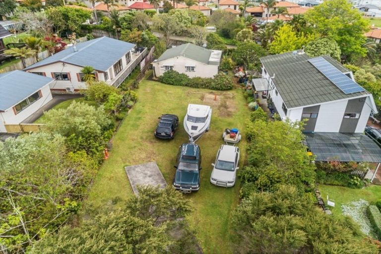 Photo of property in 118 Whangaparaoa Road, Red Beach, 0932