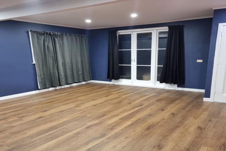 Photo of property in 121 Woodglen Road, Glen Eden, Auckland, 0602