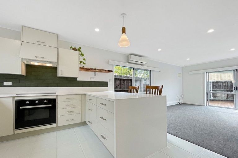 Photo of property in 12 Waterfront Road, Mangere Bridge, Auckland, 2022